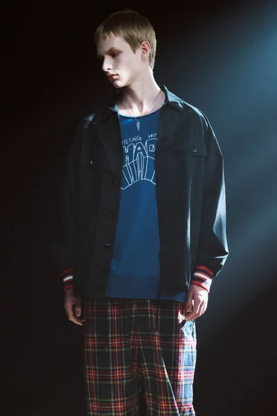 Look 16